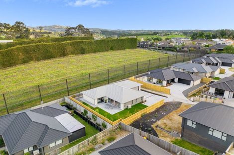 Photo of property in 18 Sam Heywood Place, Pyes Pa, Tauranga, 3112