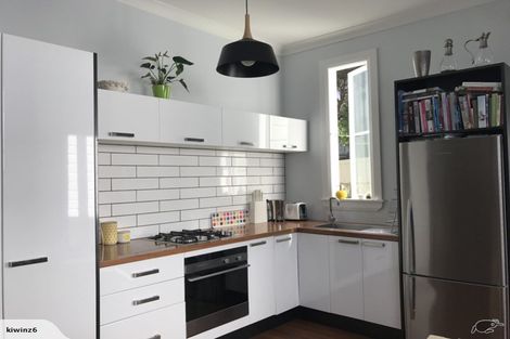 Photo of property in 7 Royal Street, Berhampore, Wellington, 6023