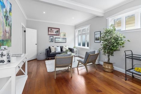 Photo of property in 129 Melbourne Road, Island Bay, Wellington, 6023