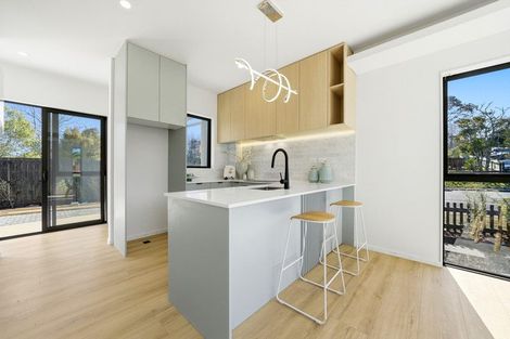 Photo of property in 71 Oreil Avenue, West Harbour, Auckland, 0618