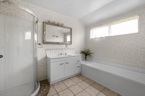 Photo of property in 75a Avondale Road, Taradale, Napier, 4112