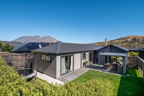 Photo of property in 11 Howden Drive, Jacks Point, 9371