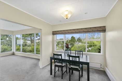 Photo of property in 31 Brooker Grove, Newlands, Wellington, 6037