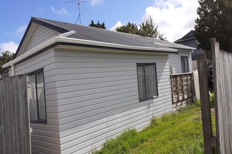 Photo of property in 2/6 Eulogy Place, Randwick Park, Auckland, 2105