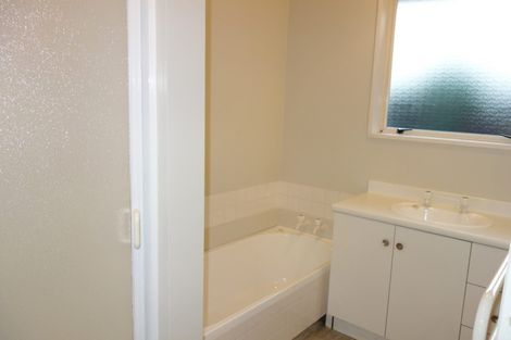 Photo of property in 2/146 Maidstone Road, Ilam, Christchurch, 8041