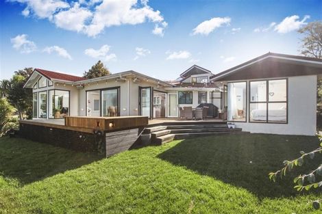 Photo of property in 98 Cliff View Drive, Green Bay, Auckland, 0604