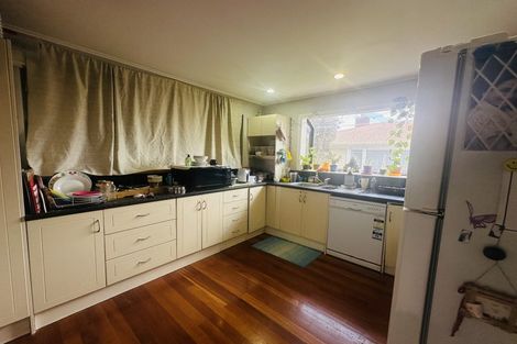 Photo of property in 64 Golf Road, New Lynn, Auckland, 0600