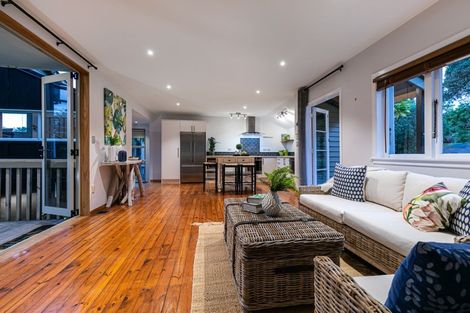 Photo of property in 7 Tipau Street, Torbay, Auckland, 0630