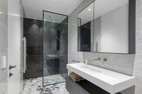 Photo of property in 32 Mount Pleasant Road, Mount Pleasant, Christchurch, 8081