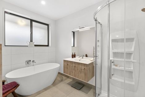 Photo of property in 12 Sapphire Spring Rise, Wanaka, 9305