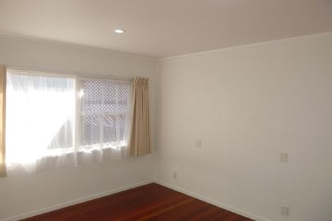 Photo of property in 21 Lake Road, Northcote, Auckland, 0627