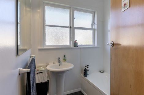 Photo of property in 10 Grenville Street, Levin, 5510