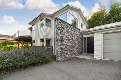 Photo of property in 23 Cedar Drive, Kelvin Heights, Queenstown, 9300