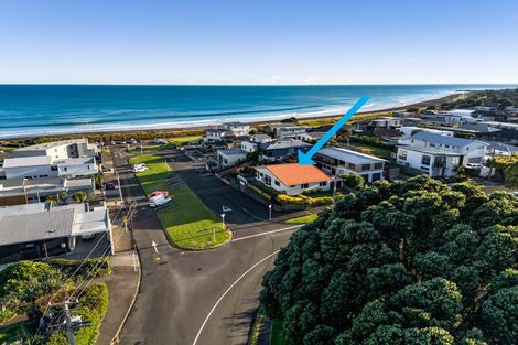 Photo of property in 1 Mclean Street, Strandon, New Plymouth, 4312