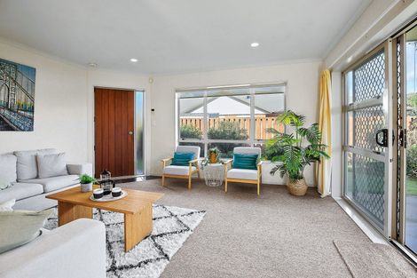 Photo of property in 18b Abergeldie Way, Cambridge, 3434