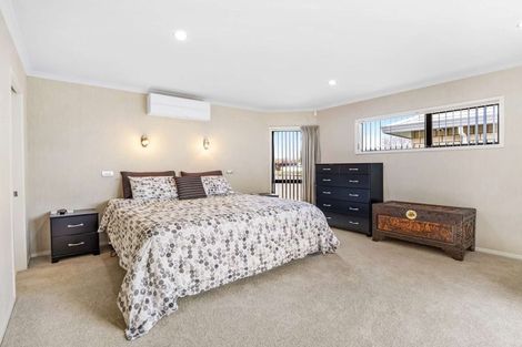 Photo of property in 9 Barry Curtis Place, Levin, 5510
