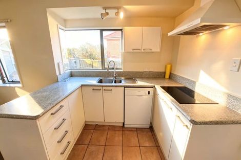 Photo of property in 8 Taha Road, Te Atatu South, Auckland, 0610