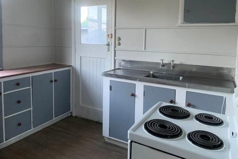 Photo of property in 13 Weraroa Road, Waverley, 4510