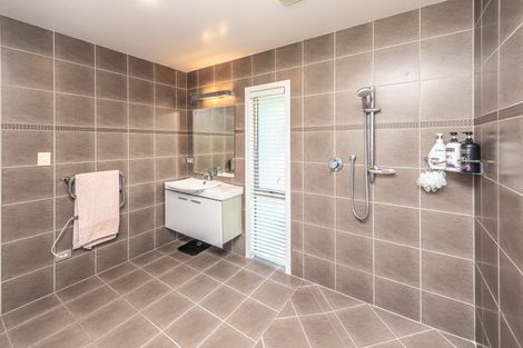 Photo of property in 18 Golf Vue Place, Castlecliff, Whanganui, 4501