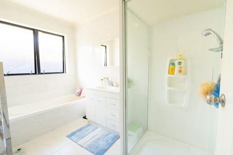 Photo of property in 33 Geneva Terrace, Kelvin Grove, Palmerston North, 4414