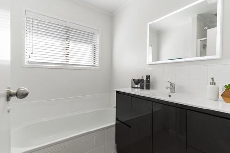 Photo of property in 1/3 Tirimoana Road, Te Atatu South, Auckland, 0602