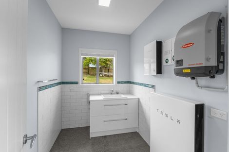 Photo of property in 14b Wairere Road, Waitakere, Henderson, 0782