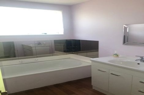 Photo of property in 1/72 Royal Park Drive, Parklands, Christchurch, 8083