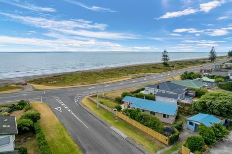 Photo of property in 2 Karaka Street, Otaki Beach, Otaki, 5512