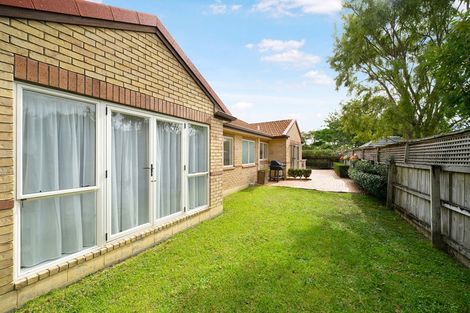 Photo of property in 6 Graven Court, Henderson, Auckland, 0612