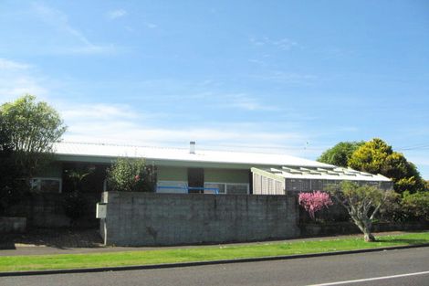 Photo of property in 2 Budleigh Street, Frankleigh Park, New Plymouth, 4310