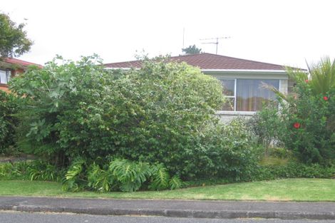 Photo of property in 1/43 James Evans Drive, Northcote, Auckland, 0627