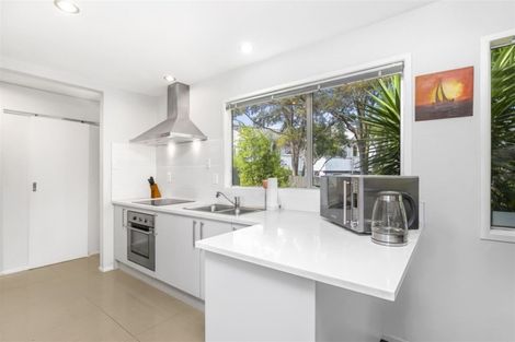 Photo of property in 1/14 Barnfield Place, Glendene, Auckland, 0602
