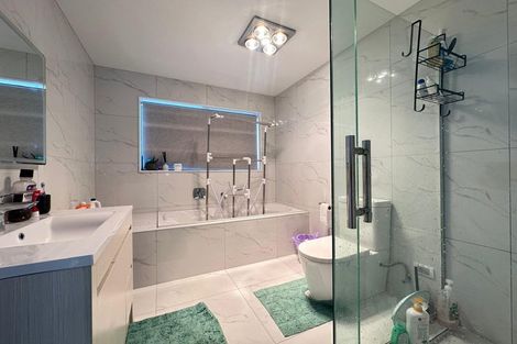 Photo of property in 18 Noia Way, Karaka, Papakura, 2113