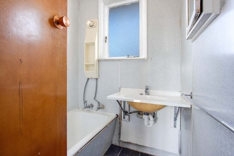 Photo of property in 44 Bright Crescent, Maraenui, Napier, 4110