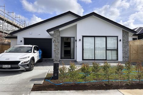 Photo of property in 13 Cara Avenue, Kumeu, 0810