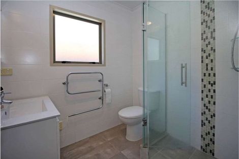 Photo of property in 75a Bradbury Road, Botany Downs, Auckland, 2010