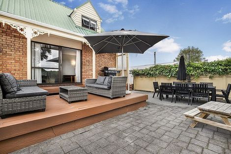 Photo of property in 14 Hadley Wood Drive, Wattle Downs, Auckland, 2103