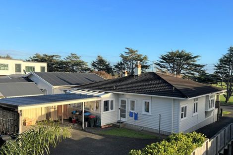 Photo of property in 22 Walker Road, Point Chevalier, Auckland, 1022