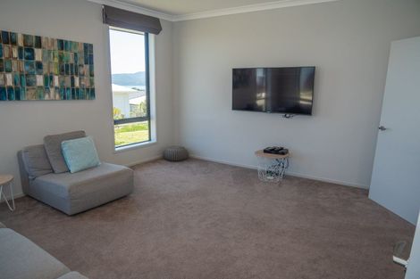 Photo of property in 31 Eagles Way, Cable Bay, 0420