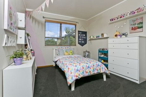 Photo of property in 20 Pavola Grove, Glenfield, Auckland, 0629