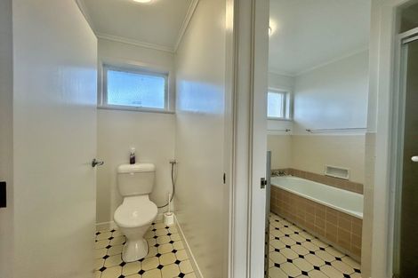 Photo of property in 1/5 Braemar Road, Castor Bay, Auckland, 0620