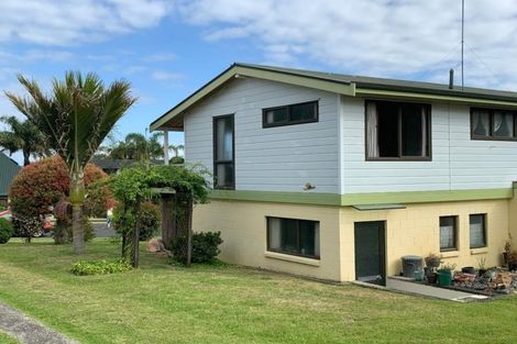 Photo of property in 10 Myrtle Drive, Omokoroa, 3114