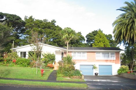 Photo of property in 17 Walpole Avenue, Hillpark, Auckland, 2102