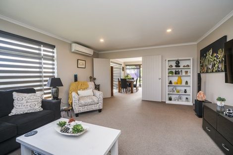 Photo of property in 78 Geneva Terrace, Kelvin Grove, Palmerston North, 4414