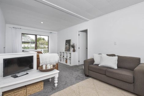 Photo of property in 103 Brian Crescent, Stanmore Bay, Whangaparaoa, 0932