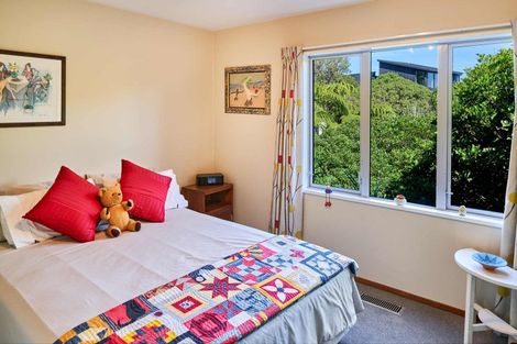 Photo of property in 1 Roys Road, Plimmerton, Porirua, 5026