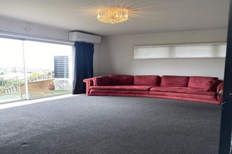 Photo of property in 5 Colin Wild Place, Glenfield, Auckland, 0629