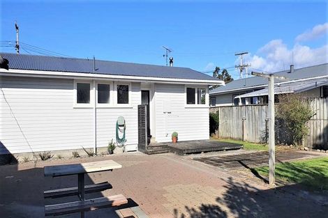 Photo of property in 1 Hardie Grove, Featherston, 5710