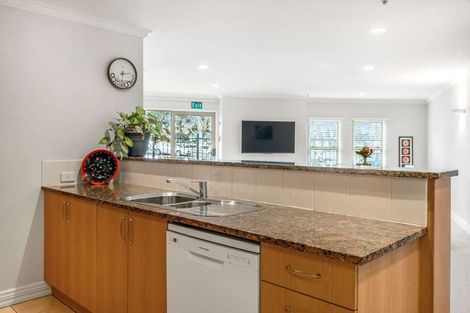 Photo of property in 1 Queen Street, New Plymouth, 4310