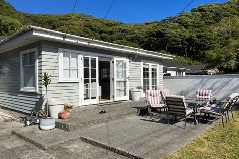 Photo of property in 281 Muritai Road, Eastbourne, Lower Hutt, 5013